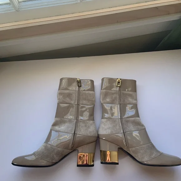 Roger Vivier beige suede/patent leather booties - Picture 2 of 8
